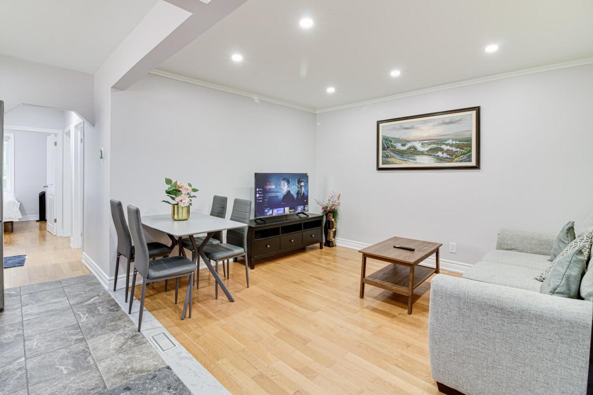 Apartment Beautiful House Near Bluffers Beach, 25 Minutes To Downtown, Free Parking, And Wifi
