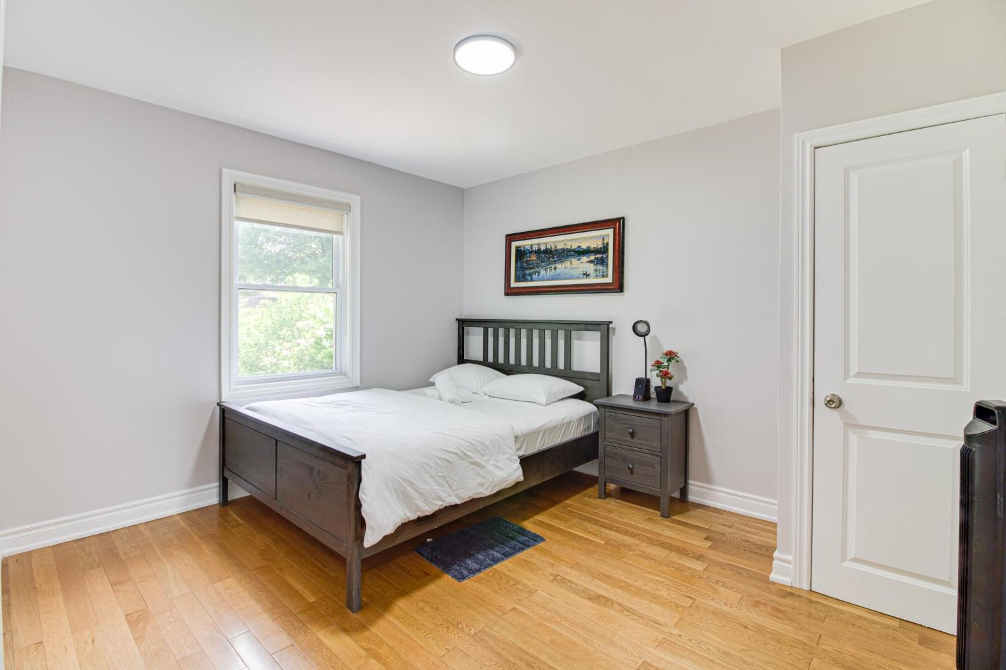 Beautiful House Near Bluffers Beach, 25 Minutes To Downtown, Free Parking, And Wifi Apartment