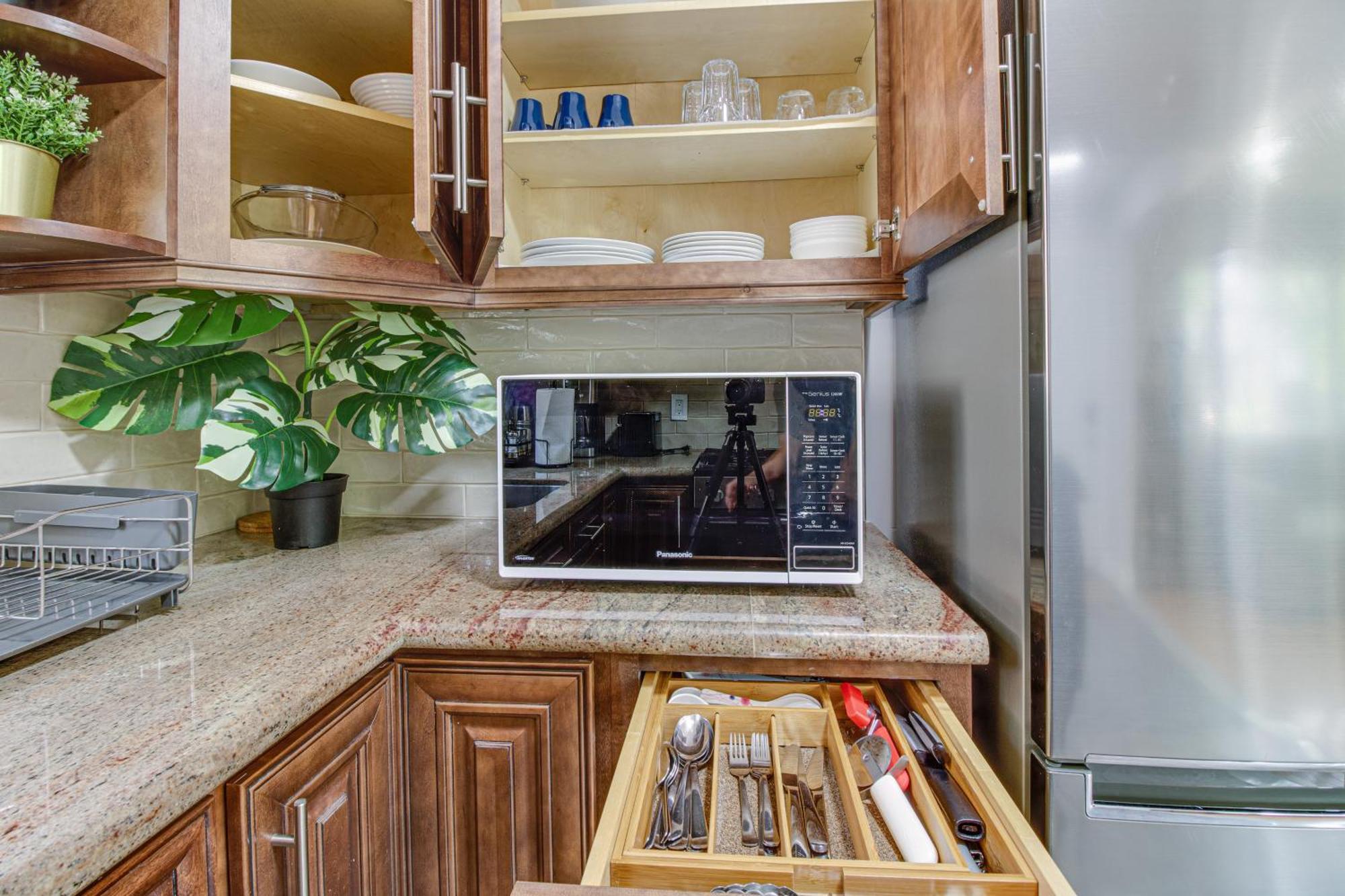 Beautiful House Near Bluffers Beach, 25 Minutes To Downtown, Free Parking, And Wifi * Toronto