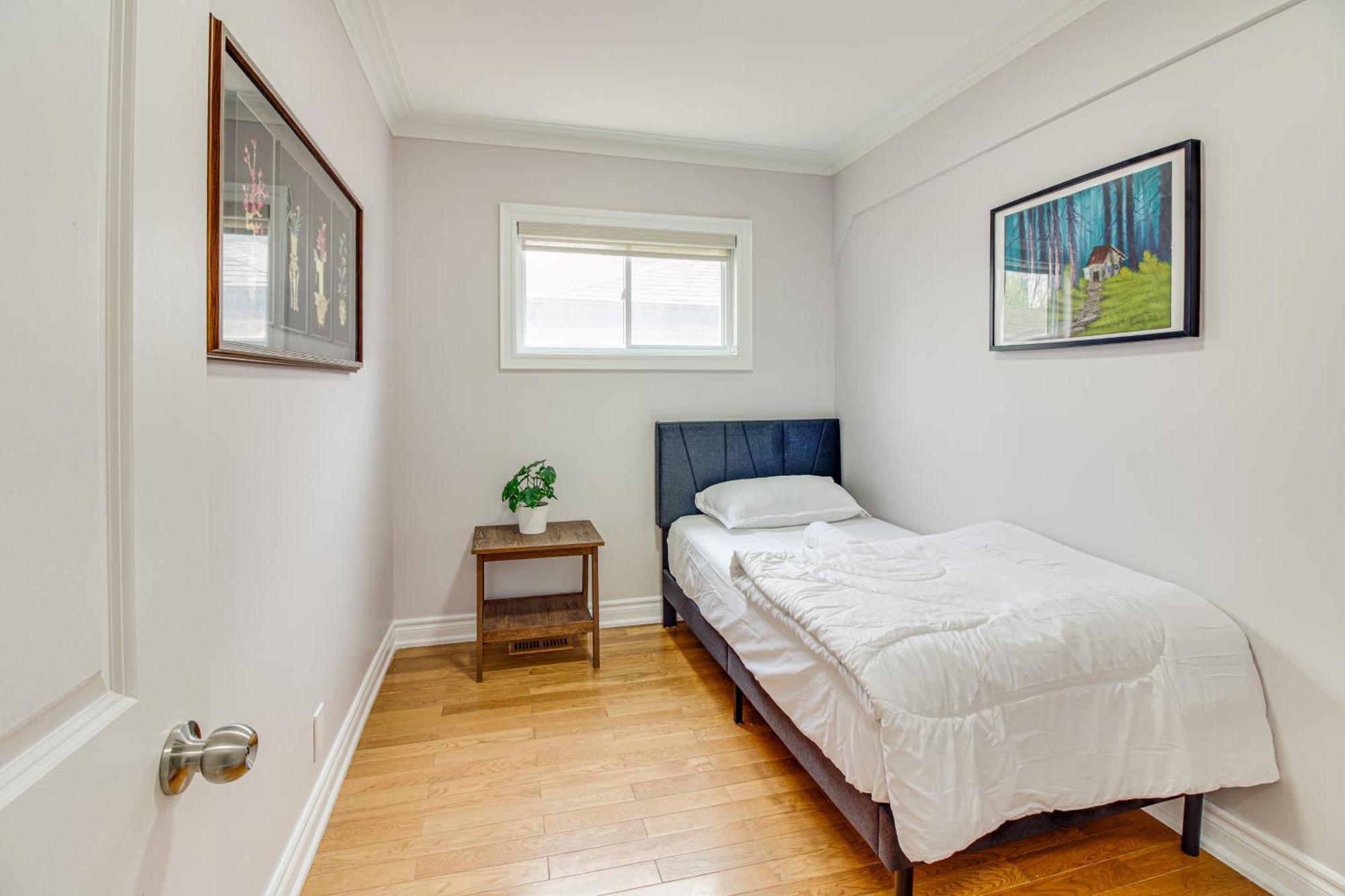 Apartment Beautiful House Near Bluffers Beach, 25 Minutes To Downtown, Free Parking, And Wifi Toronto