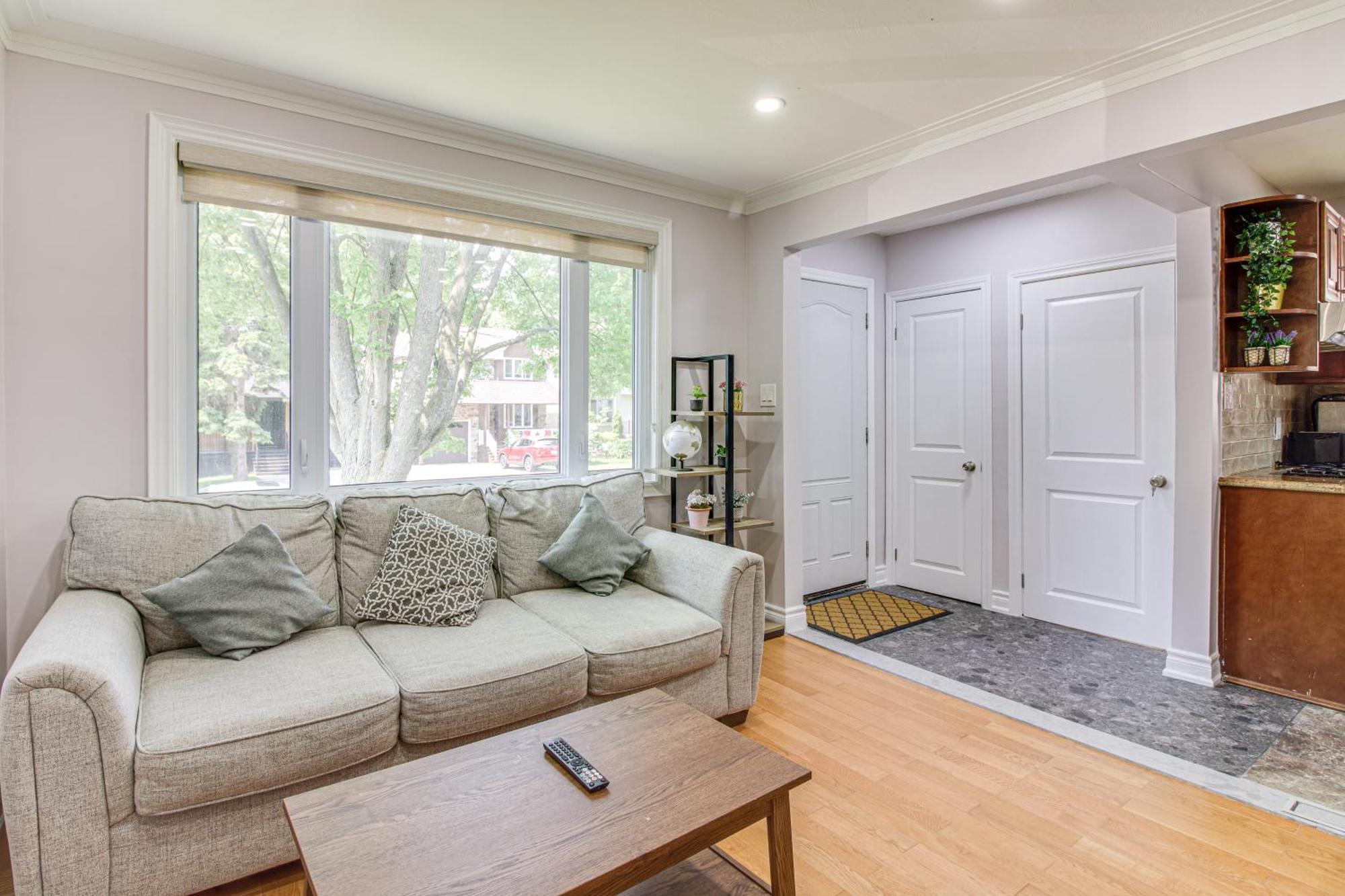 Beautiful House Near Bluffers Beach, 25 Minutes To Downtown, Free Parking, And Wifi