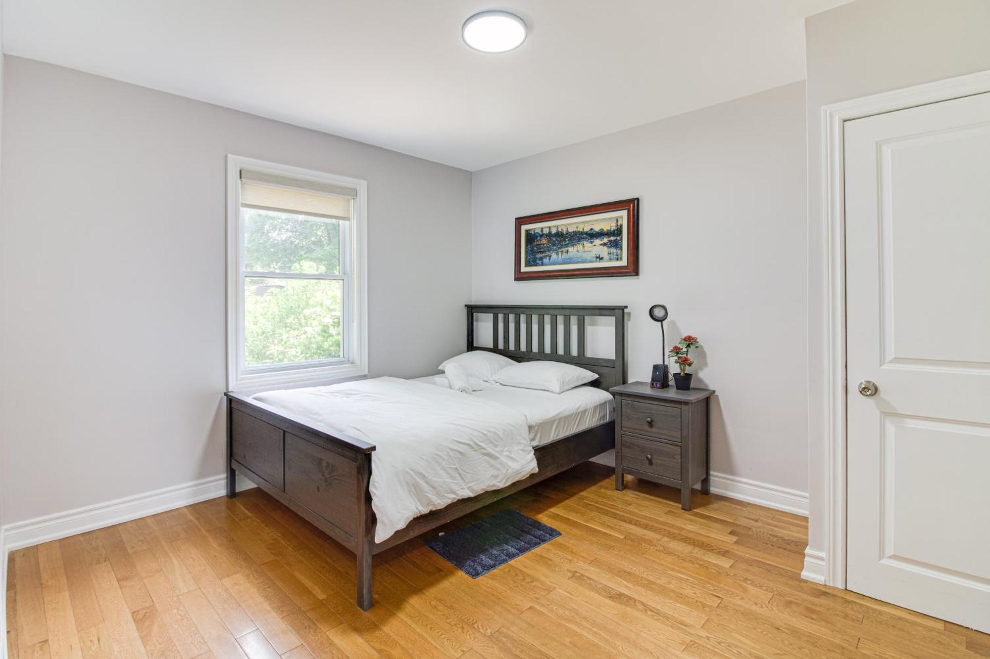 Beautiful House Near Bluffers Beach, 25 Minutes To Downtown, Free Parking, And Wifi Apartment