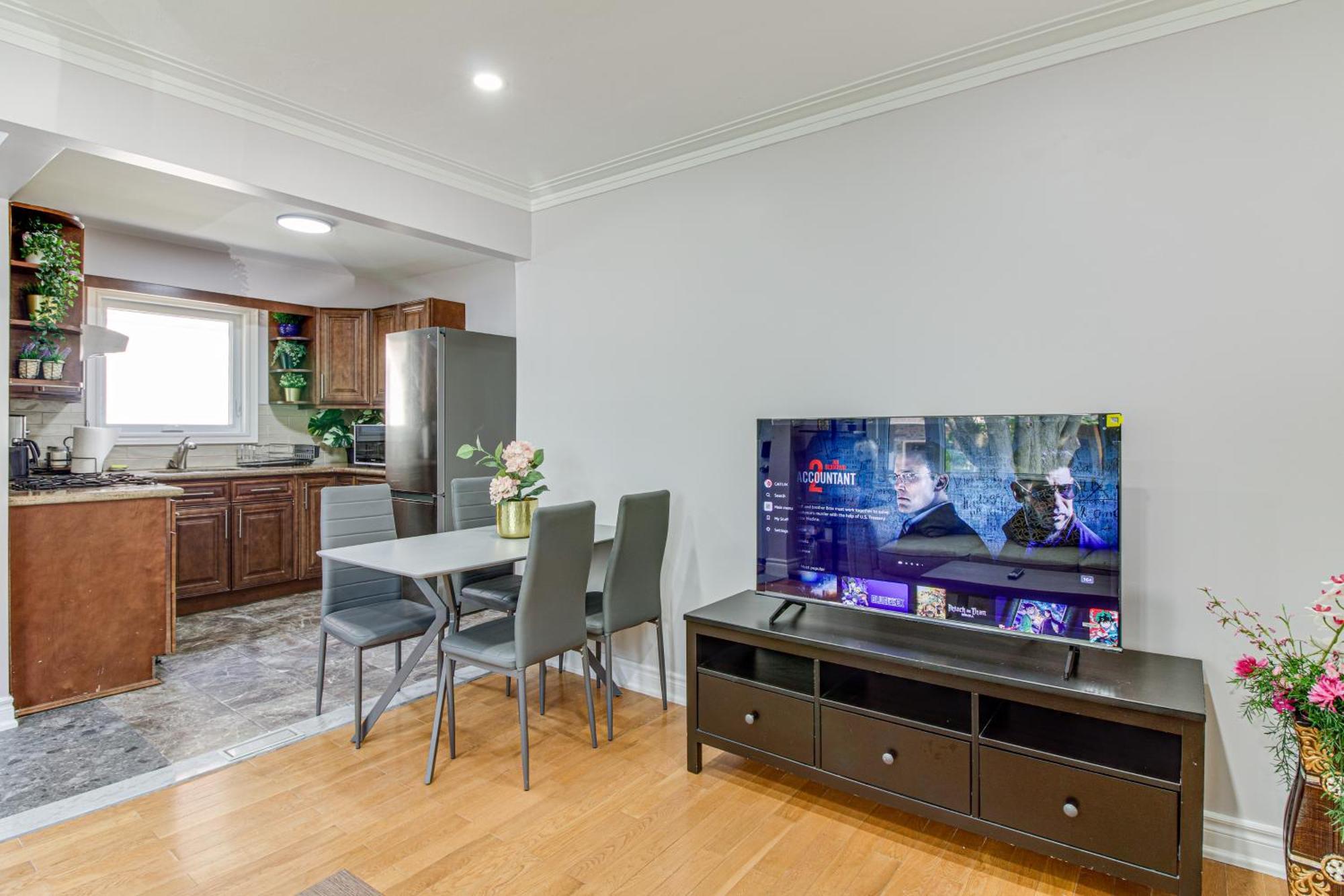 Beautiful House Near Bluffers Beach, 25 Minutes To Downtown, Free Parking, And Wifi Toronto
