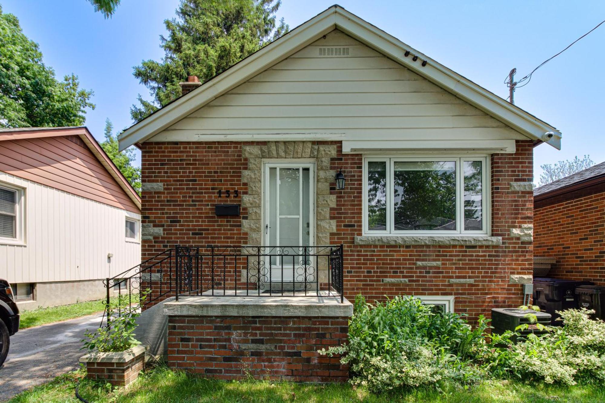 Beautiful House Near Bluffers Beach, 25 Minutes To Downtown, Free Parking, And Wifi * Toronto