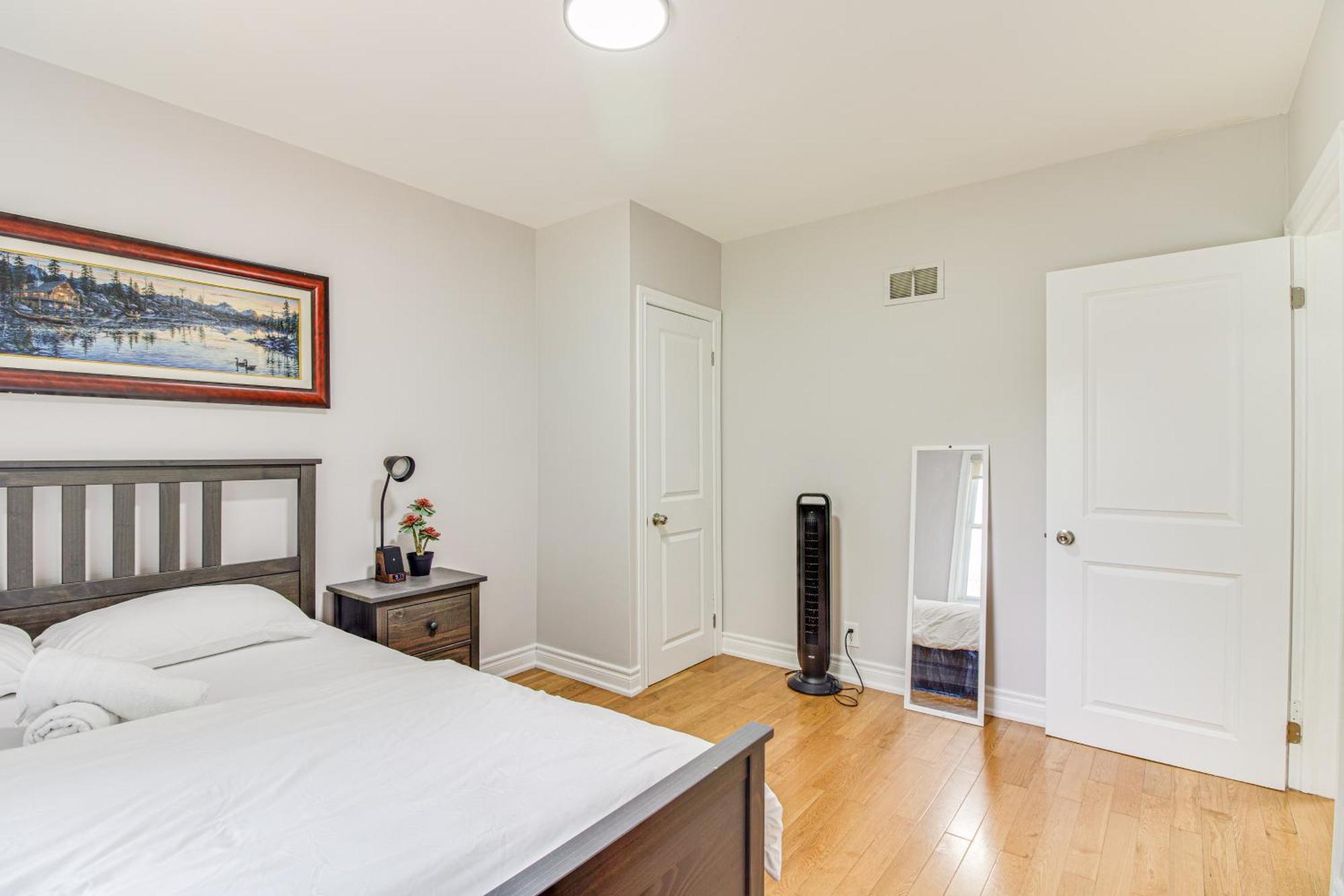 Beautiful House Near Bluffers Beach, 25 Minutes To Downtown, Free Parking, And Wifi Apartment Toronto